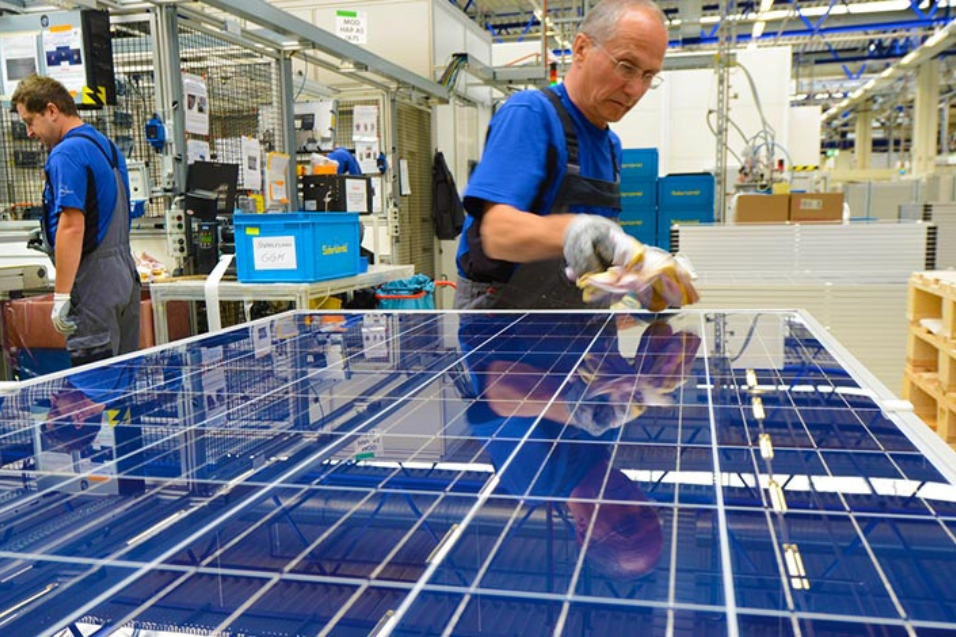 Como são feitas as placas solares?